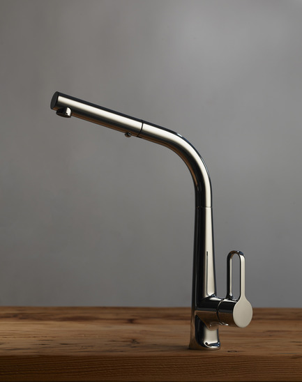 Dossier de presse | 2555-01 - Communiqué de presse | Skinny: Contemporary Design, Innovation and Best Functionality for a Daily Use - FIMA Carlo Frattini - Design industriel - In the image, the kitchen mixer in chrome finish. Skinny is the new mixer of FIMA Kitchen Division, designed by Meneghello Paolelli Associati, characterized by a minimalist style joining its contemporary design, innovation and best functionality for a daily use. The product won the “Red Dot Award: Product Design 2017”. - Crédit photo : FIMA Carlo Frattini