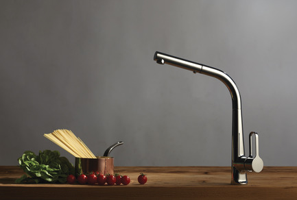 Dossier de presse | 2555-01 - Communiqué de presse | Skinny: Contemporary Design, Innovation and Best Functionality for a Daily Use - FIMA Carlo Frattini - Design industriel - In the image, the kitchen mixer in chrome finish. Skinny is the new mixer of FIMA Kitchen Division, designed by Meneghello Paolelli Associati, characterized by a minimalist style joining its contemporary design, innovation and best functionality for a daily use. The product won the “Red Dot Award: Product Design 2017”. - Crédit photo : FIMA Carlo Frattini