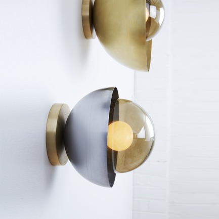 Press kit | 1665-02 - Press release | Lightmaker Studio Makes U.S. Debut at ICFF NY 2017 - Lightmaker Studio - Lighting Design - Curve Wall Sconce - Photo credit: Naomi Finlay