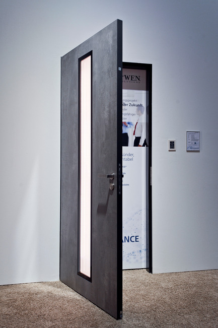 Press kit | 2578-01 - Press release | Award-winningALED Privacy-Plus Technology - LightGlass - Lighting Design -                JELD-WEN office doors with ALED Daylight, on - Photo credit: LigthGlass