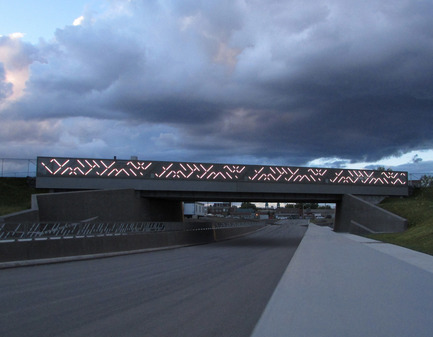 Dossier de presse | 2366-01 - Communiqué de presse | Un nouveau viaduc pour le Campus MIL de l’Université de Montréal - civiliti - Design urbain - Vue de la trame lumineuse - Crédit photo : civiliti