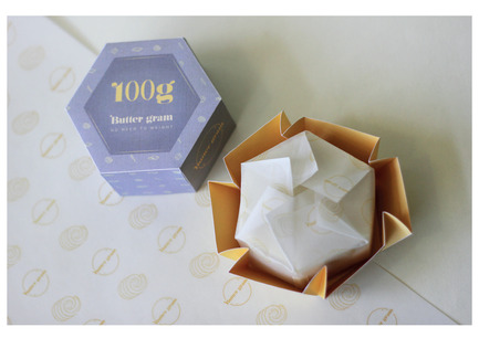 Dossier de presse | 2472-01 - Communiqué de presse | Award Winning Product Package Design: Butter gram - Axiom Consulting - Produit - Butter gram Origami Base - Crédit photo : Team Axiom