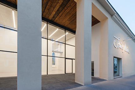 Dossier de presse | 1008-05 - Communiqué de presse | Extension du Lycée Français et rénovation du Studio Molière - Dietmar Feichtinger Architectes - Évènement + Exposition - Entrée - Crédit photo : Hertha Hurnaus