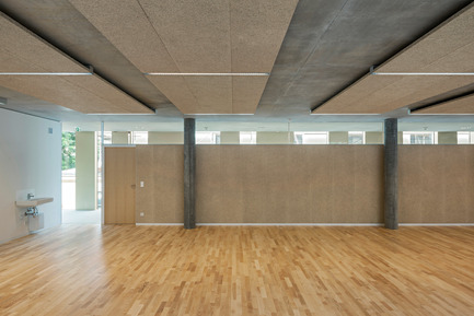 Dossier de presse | 1008-05 - Communiqué de presse | Extension du Lycée Français et rénovation du Studio Molière - Dietmar Feichtinger Architectes - Évènement + Exposition - Classroom - Crédit photo : Hertha Hurnaus
