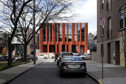 Dossier de presse | 1481-01 - Communiqué de presse | Center for Jewish Life at Drexel University - Stanley Saitowitz | Natoma Architects Inc. - Architecture institutionnelle - Center For Jewish Life - Exterior-02 - Crédit photo : Richard Barnes