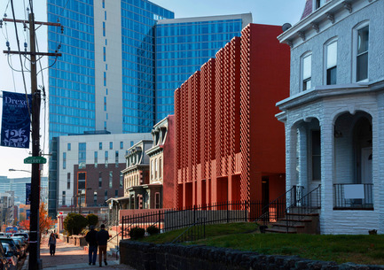 Dossier de presse | 1481-01 - Communiqué de presse | Center for Jewish Life at Drexel University - Stanley Saitowitz | Natoma Architects Inc. - Architecture institutionnelle - Center For Jewish Life - Exterior-04 - Crédit photo : Richard Barnes
