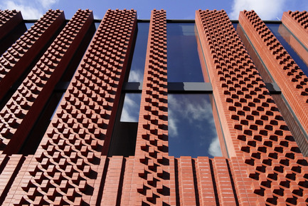 Dossier de presse | 1481-01 - Communiqué de presse | Center for Jewish Life at Drexel University - Stanley Saitowitz | Natoma Architects Inc. - Architecture institutionnelle - Center For Jewish Life - Exterior-07 - Crédit photo : Richard Barnes