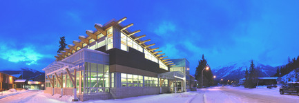 Dossier de presse | 865-25 - Communiqué de presse | Lemay prend pied dans l’Ouest canadien en s’associant avec Toker + Associates de Calgary - Lemay - Architecture commerciale - Jasper Fitness &amp; Aquatic Centre&nbsp; - Crédit photo :  Grace Coulter 