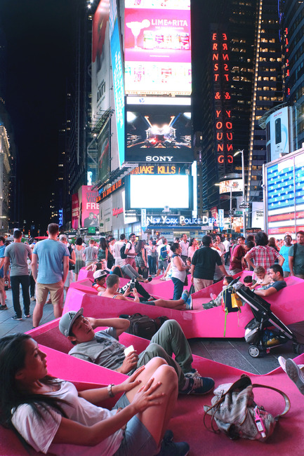 Press kit | 1305-01 - Press release | XXX Times Square with Love - J.MAYER.H und Partner, Architekten - Art - XXX Times Square with Love - Photo credit: Marsha Ginsberg