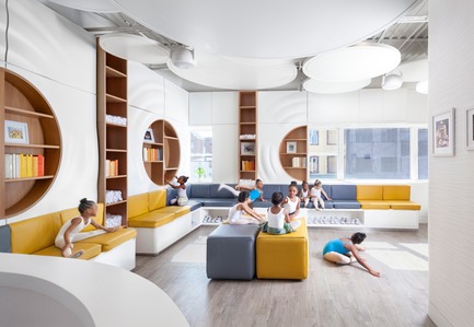 Dossier de presse | 2605-01 - Communiqué de presse | Oprah Sponsored Performing Arts Center Wins Multiple Design Awards - Jordan Parnass Digital Architecture - Architecture institutionnelle -  Reception area  - Crédit photo : Amy Barkow