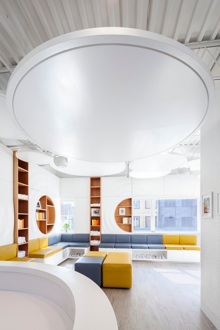 Dossier de presse | 2605-01 - Communiqué de presse | Oprah Sponsored Performing Arts Center Wins Multiple Design Awards - Jordan Parnass Digital Architecture - Architecture institutionnelle - Reception Area - Crédit photo : Amy Barkow