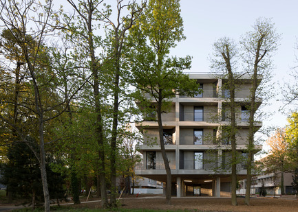Dossier de presse | 1040-06 - Communiqué de presse | Logements Étudiants HEC - Martin Duplantier Architectes - Architecture résidentielle -  N1_ La façade transversale&nbsp;  - Crédit photo : Clément GUILLAUME