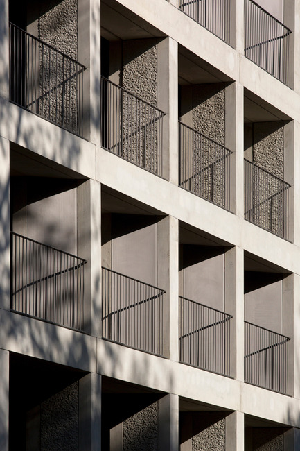 Dossier de presse | 1040-06 - Communiqué de presse | Logements Étudiants HEC - Martin Duplantier Architectes - Architecture résidentielle - N1_Zoom sur les loggias - Crédit photo : Clément GUILLAUME