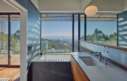 Dossier de presse | 1891-04 - Communiqué de presse | Skyline House - Terry & Terry Architecture - Architecture résidentielle - Bath 1 Detail - Crédit photo : Bruce Damonte Photography