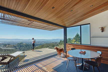 Dossier de presse | 1891-04 - Communiqué de presse | Skyline House - Terry & Terry Architecture - Architecture résidentielle - Detail of Deck - Crédit photo : Bruce Damonte Photography