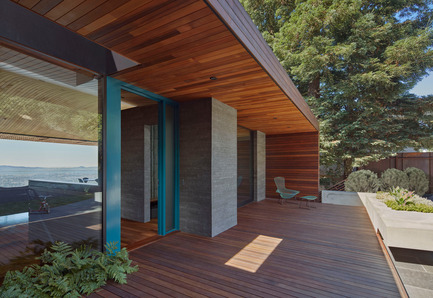 Dossier de presse | 1891-04 - Communiqué de presse | Skyline House - Terry & Terry Architecture - Architecture résidentielle - Entry Deck - Crédit photo : Bruce Damonte Photography