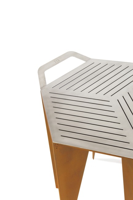 Press kit | 2608-01 - Press release | Les Choses, Publishing - Etterr Production - Product - Grill for the brazier N°1. - Photo credit: P. Vuilmet