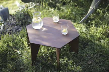 Press kit | 2608-01 - Press release | Les Choses, Publishing - Etterr Production - Product - The table in a Mediterranean garden.&lt;br&gt; - Photo credit: P. Vuilmet