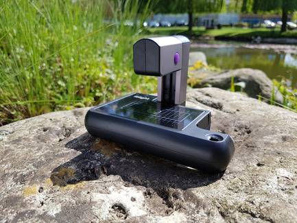 Press kit | 2417-01 - Press release | ioLight Portable High Resolution Microscope - Cambridge Industrial Design - Product - ioLight&nbsp;portable microscope - Photo credit: Cambridge Industrial Design