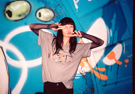Press kit | 2481-01 - Press release | WRAD's GRAPHI-TEE, Fashion and Sustainable Innovation - WRAD - Fashion Design - WRAD campaign - #WRADpulse // Drea + handpainted GRAPHI-TEE - Photo credit: Victor Santiago