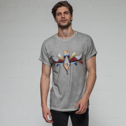 Press kit | 2481-01 - Press release | WRAD's GRAPHI-TEE, Fashion and Sustainable Innovation - WRAD - Fashion Design - WRAD GRAPHI-TEE Handpainted Limited Edition by Silvia Giovanardi - Photo credit:  Victor Santiago 