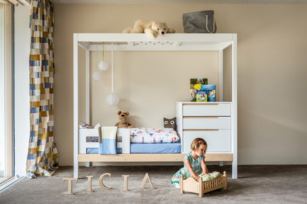 Press kit | 2473-01 - Press release | TICIA The Growing Bed - Complojer for kids - Product - Ticia for one- 2.step cosy children bed&nbsp; with fall guards an storege space in the upper bed structure - Photo credit: complojerforkids