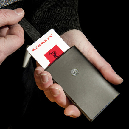 Dossier de presse | 2545-01 - Communiqué de presse | Nice to Meet You by Ari Korolainen - Private Case - Produit - Crédit photo : Teemu Töyrylä