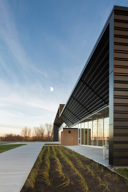 Dossier de presse | 1695-02 - Communiqué de presse | Caserne no 5 - STGM Architectes + CCM2 Architectes - Architecture institutionnelle - Crédit photo : Stéphane Groleau