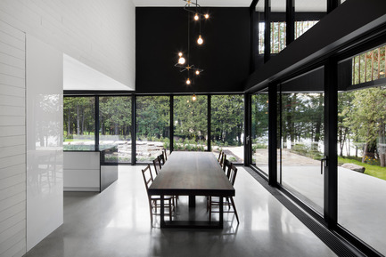 Press kit | 1317-03 - Press release | "Maison sur le Lac" - ACDF Architecture - Residential Architecture - Photo credit: Adrien Williams