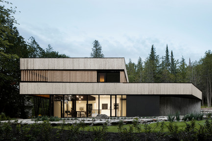 Press kit | 1317-03 - Press release | "Maison sur le Lac" - ACDF Architecture - Residential Architecture - Photo credit: Adrien Williams