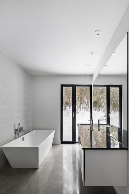 Press kit | 1317-03 - Press release | "Maison sur le Lac" - ACDF Architecture - Residential Architecture - Photo credit: Adrien Williams