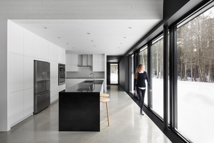 Press kit | 1317-03 - Press release | "Maison sur le Lac" - ACDF Architecture - Residential Architecture - Photo credit: Adrien Williams