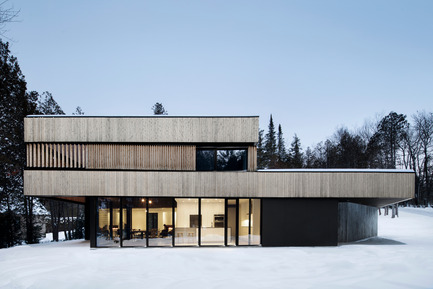 Press kit | 1317-03 - Press release | "Maison sur le Lac" - ACDF Architecture - Residential Architecture - Photo credit: Adrien Williams