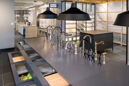 Dossier de presse | 846-22 - Communiqué de presse | La fine plomberie fait son entrée au Céragrès Carré Union - Céragrès - Design d’intérieur commercial - La galerie cuisine - &nbsp;atelier-boutique Céragrès Carré Union - Crédit photo : Loic Romer