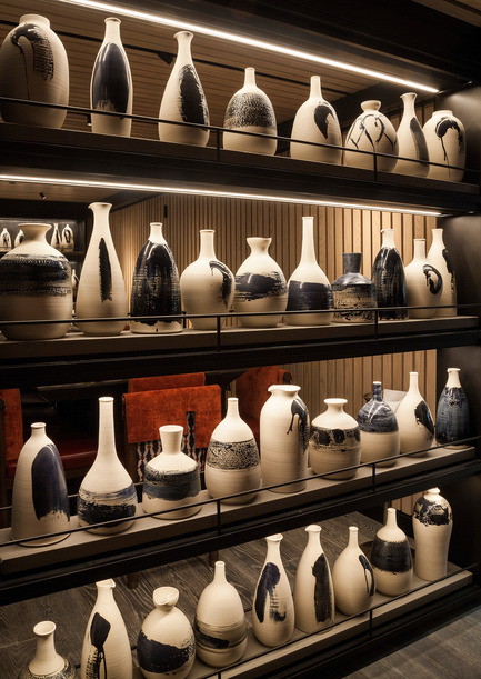 Press kit | 1082-03 - Press release | Ceramic artist Pascale Girardin presents her installations for Nobu Downtown restaurant - Pascale Girardin - Art - Nobu Downtown, NY, New York<br>Sake Bottles by Pascale Girardin<br>Interior design: Rockwell Group - Photo credit: Stephany Hildebrand