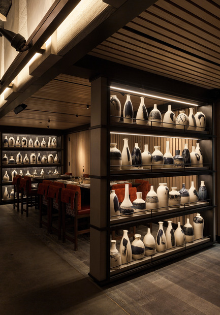 Press kit | 1082-03 - Press release | Ceramic artist Pascale Girardin presents her installations for Nobu Downtown restaurant - Pascale Girardin - Art - Nobu Downtown, NY, New York<br>Sake Bottles by Pascale Girardin<br>Interior design: Rockwell Group - Photo credit: Stephany Hildebrand