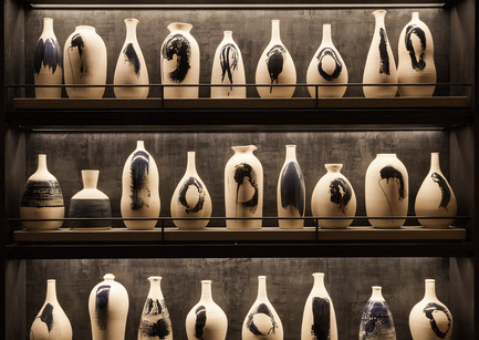 Press kit | 1082-03 - Press release | Ceramic artist Pascale Girardin presents her installations for Nobu Downtown restaurant - Pascale Girardin - Art - Nobu Downtown, NY, New York<br>Sake Bottles by Pascale Girardin<br>Interior design: Rockwell Group - Photo credit: Stephany Hildebrand