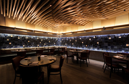 Press kit | 1082-03 - Press release | Ceramic artist Pascale Girardin presents her installations for Nobu Downtown restaurant - Pascale Girardin - Art - Nobu Downtown, NY, New York<br>Indigo Mural by Pascale Girardin<br>Interior design: Rockwell Group - Photo credit: Stephany Hildebrand