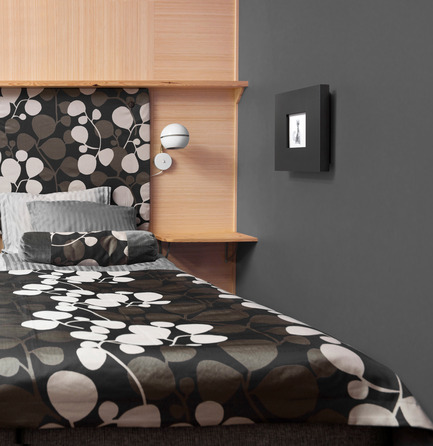 Dossier de presse | 2658-01 - Communiqué de presse | Frame hides Fire Protection in Style - Award Winning Design - FinishFire - Produit - Frame in bedroom - Crédit photo : Sanna Liimatainen / Finishfire