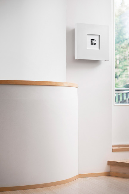Dossier de presse | 2658-01 - Communiqué de presse | Frame hides Fire Protection in Style - Award Winning Design - FinishFire - Produit - Frame near exit - Crédit photo : Sanna Liimatainen / Finishfire