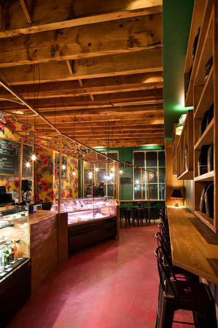 Dossier de presse | 760-14 - Communiqué de presse | Aloha Espresso Bar :Café pour mordus de saveurs nouvelles et d’histoire - Jean de Lessard, Designers Créatifs - Design d’intérieur commercial - Crédit photo : Adrien Williams