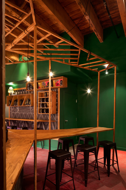 Dossier de presse | 760-14 - Communiqué de presse | Aloha Espresso Bar :Café pour mordus de saveurs nouvelles et d’histoire - Jean de Lessard, Designers Créatifs - Design d’intérieur commercial - Crédit photo : Adrien Williams