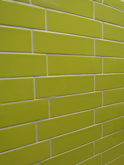 Dossier de presse | 846-07 - Communiqué de presse | Céragrès affiche ses couleurs ! - Céragrès - Produit - Série BLOC - Avocado Green glossDynamisez votre espace avec cette gamme de 12 couleurs déclinées en fini matt ou gloss, format 8’’ x 16’’ ou 4’’ x 16’’. Une création signée Céragrès.BLOC Series - Avocado Green glossEnliven your space with this range of 12 various colours in a matte or glossy finish, 8’’ x 16’’ or 4’’ x 16’’ size. A Ceragres signature series. - Crédit photo : Céragrès