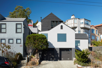 Dossier de presse | 2601-01 - Communiqué de presse | A-to-Z House - SAW // Spiegel Aihara Workshop - Architecture résidentielle - Exterior Facade/ Nested Volumes / Channeled Ribbon Window - Crédit photo : Bruce Damonte