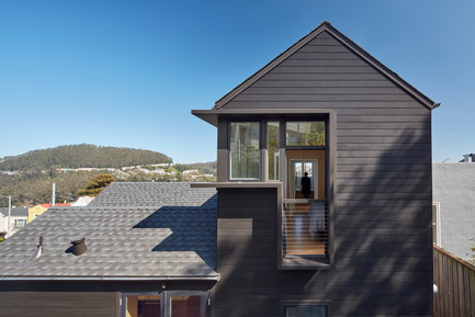 Dossier de presse | 2601-01 - Communiqué de presse | A-to-Z House - SAW // Spiegel Aihara Workshop - Architecture résidentielle - Exterior Facade/ Nested Volumes / Channeled Ribbon Window - Crédit photo : Bruce Damonte