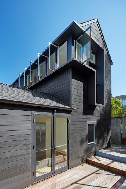 Dossier de presse | 2601-01 - Communiqué de presse | A-to-Z House - SAW // Spiegel Aihara Workshop - Architecture résidentielle - Channeled Ribbon Window, Open - Crédit photo : Bruce Damonte