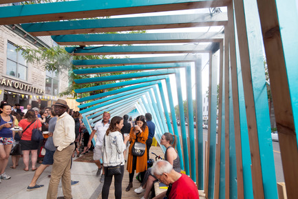 Dossier de presse | 2664-01 - Communiqué de presse | La Vague - Arcadia Studio - Design urbain - Un premier placottoir avec brumisateurs au Canada! - Crédit photo : Alexandre Guilbeault
