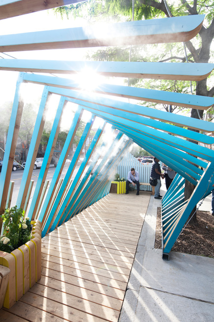 Dossier de presse | 2664-01 - Communiqué de presse | La Vague - Arcadia Studio - Design urbain -  La halte fraîcheur est également un lieu d’arrêt et de repos  - Crédit photo : Alexandre Guilbeault