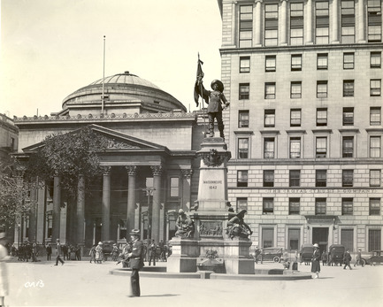 Dossier de presse | 1023-04 - Communiqué de presse | La grande exposition «De Ville-Marie à Demain » - Gestion Villes du Futur - Évènement + Exposition - Place d'Armes et Banque de Montréal - Crédit photo : Ville de Montréal