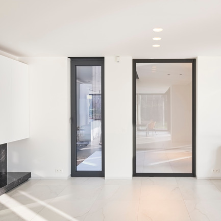 Dossier de presse | 2669-01 - Communiqué de presse | Portapivot launches a B2B E-commerce store - Portapivot - Produit - Portapivot 6530 XL pivoting room divider - Crédit photo : Koen Dries